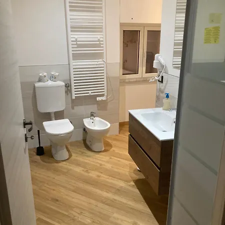 Varazzehomeresort 瓦拉泽